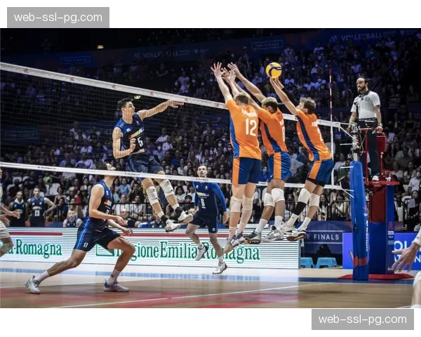 美国大学生NCAA男排四强赛，UCLA逆转战胜俄亥俄州立大学