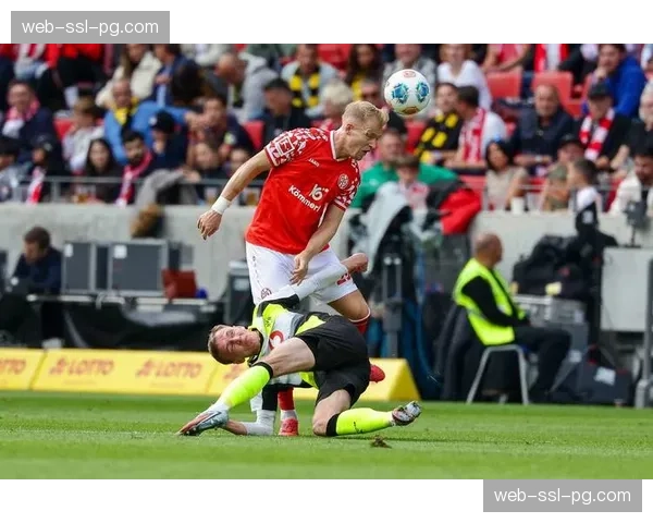 圣埃蒂安年轻门将因出色开大脚能力，被教练要求加练后场定位球